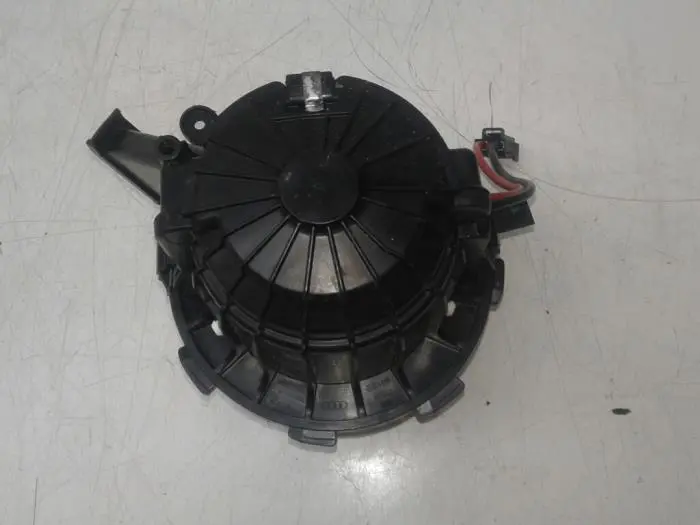 Heating and ventilation fan motor Audi Q5