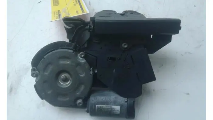 Tailgate lock mechanism Opel Insignia