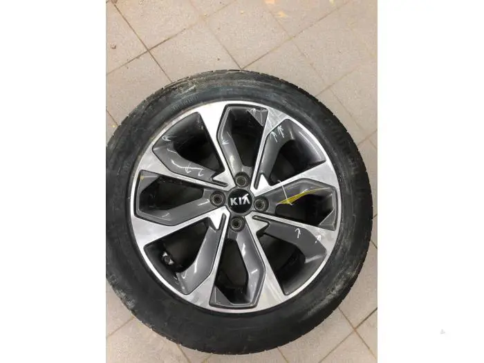 Wheel + tyre Kia Stonic