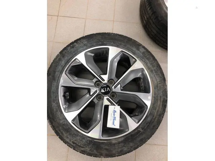 Wheel + tyre Kia Stonic