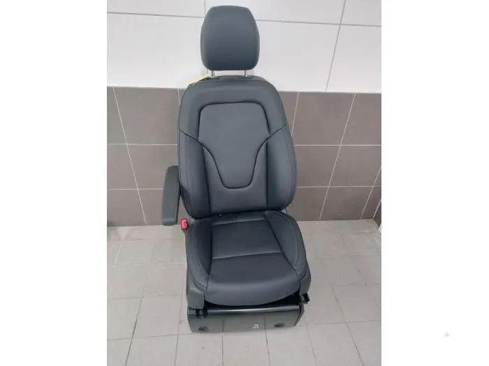 Seat, left Mercedes EQV