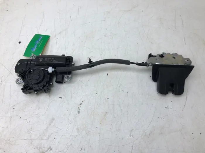 Tailgate lock mechanism Audi A4