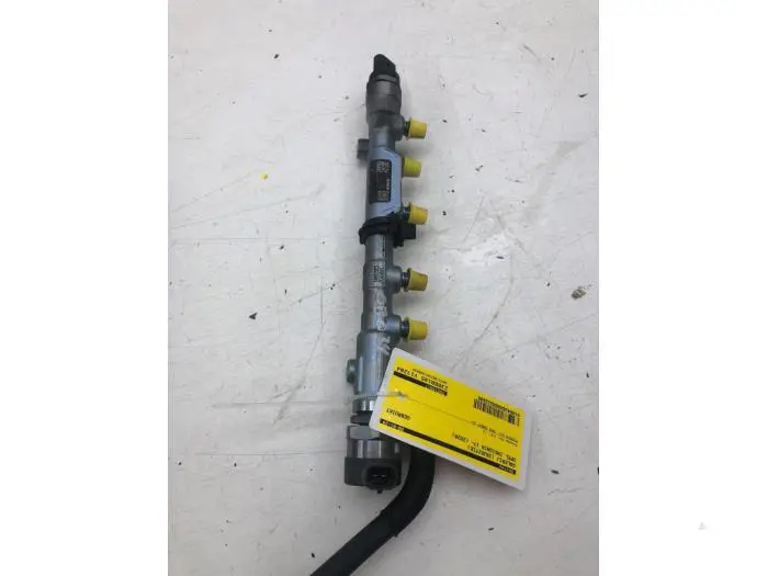 Fuel injector nozzle Opel Insignia