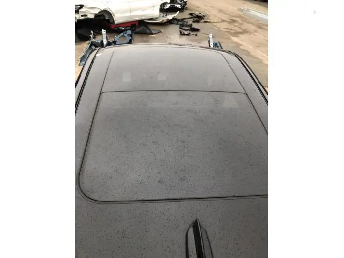 Panoramic roof Lynk & Co 01