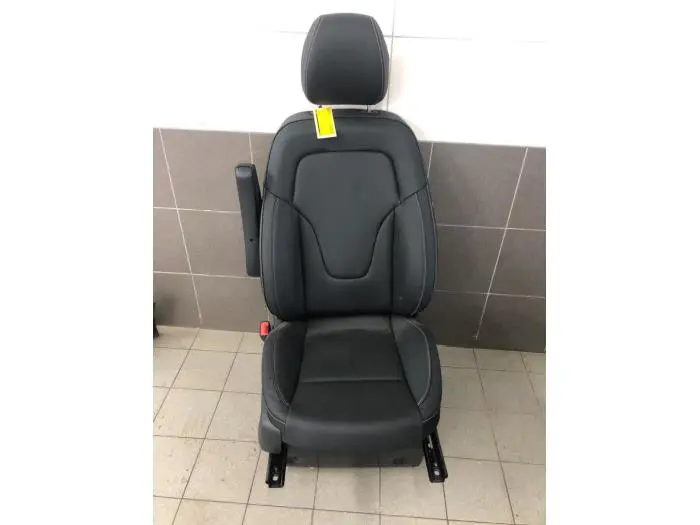 Seat, left Mercedes EQV
